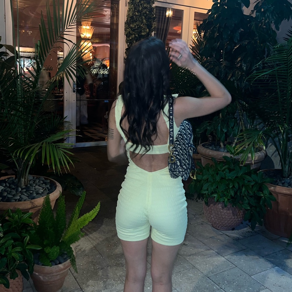 One piece - Picture 2 of 3